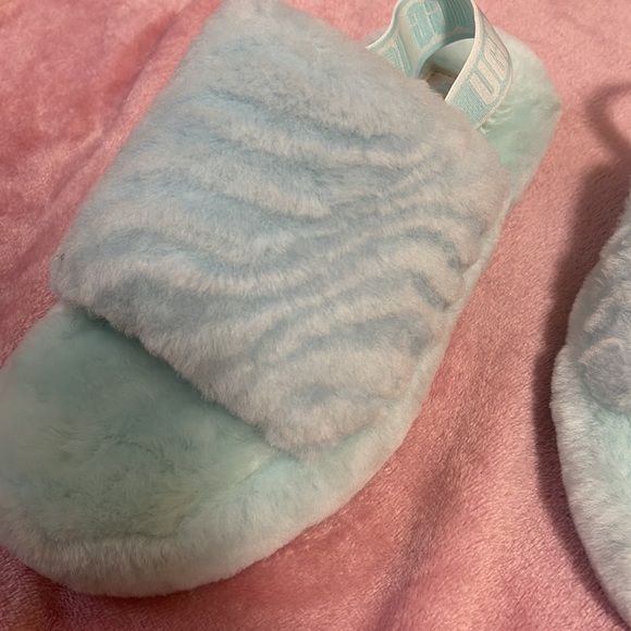 Ugg slippers- size 5 - Picture 5 of 6